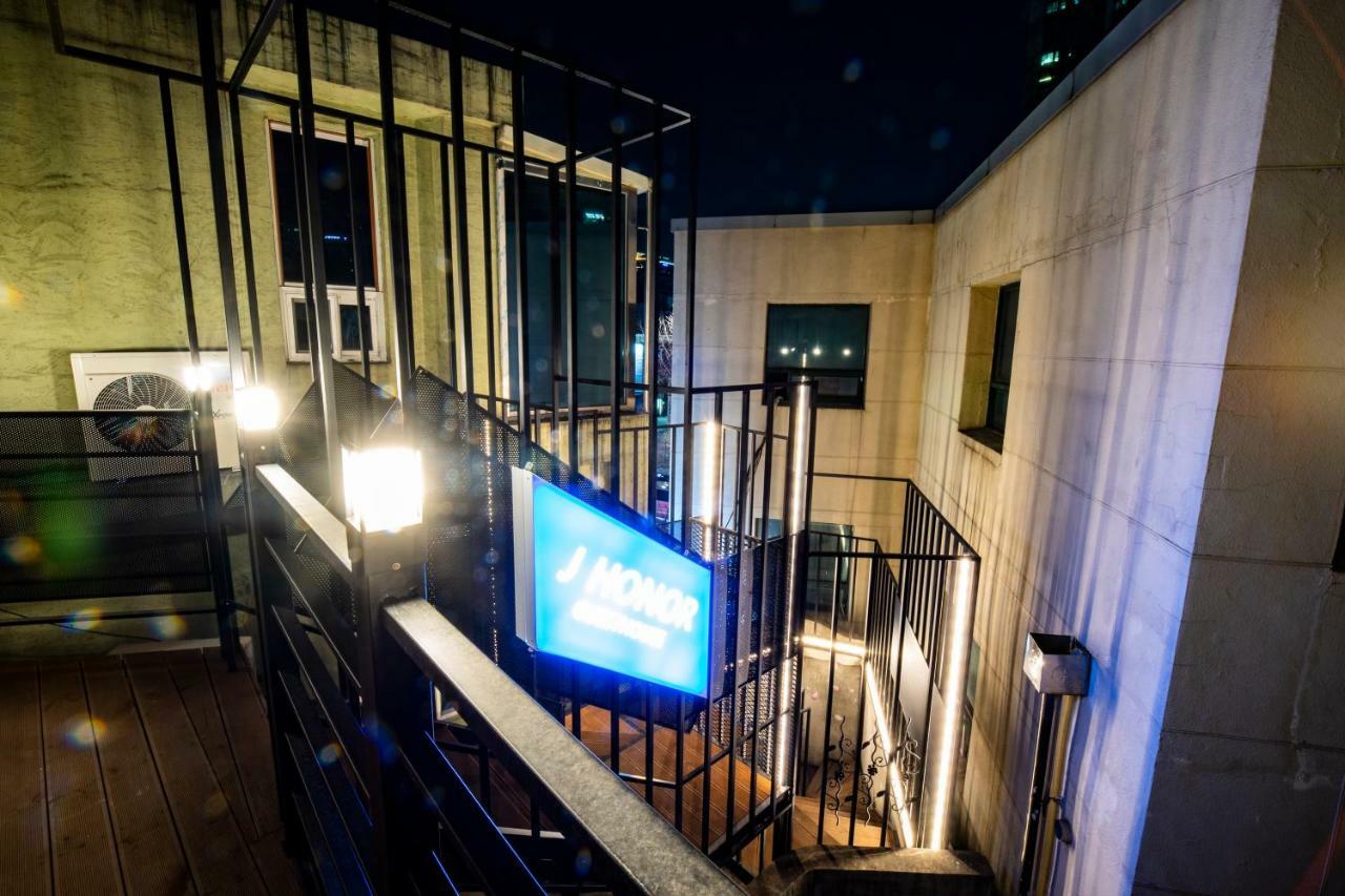 J-Honor Guesthouse Сеул Экстерьер фото